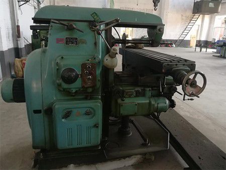 ماكينة تفريز بطاولة رفع عمودية شاملة